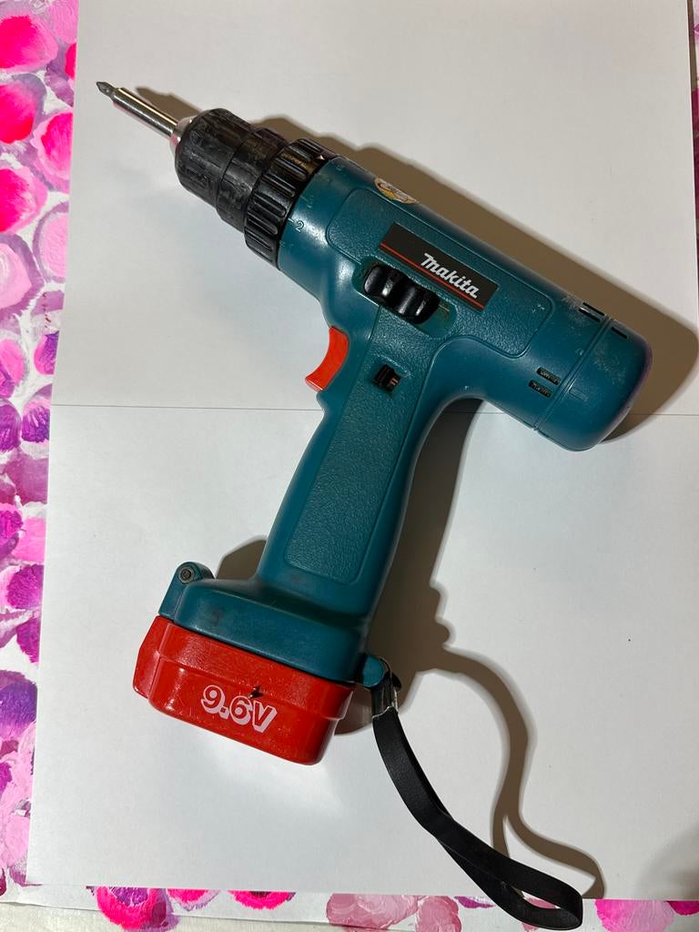 Makita 9.6V Boor- en Schroefmachine (accu's te vervangen), Gebruikt, Variabele snelheid, Ophalen of Verzenden, Boor- en Schroefmachine