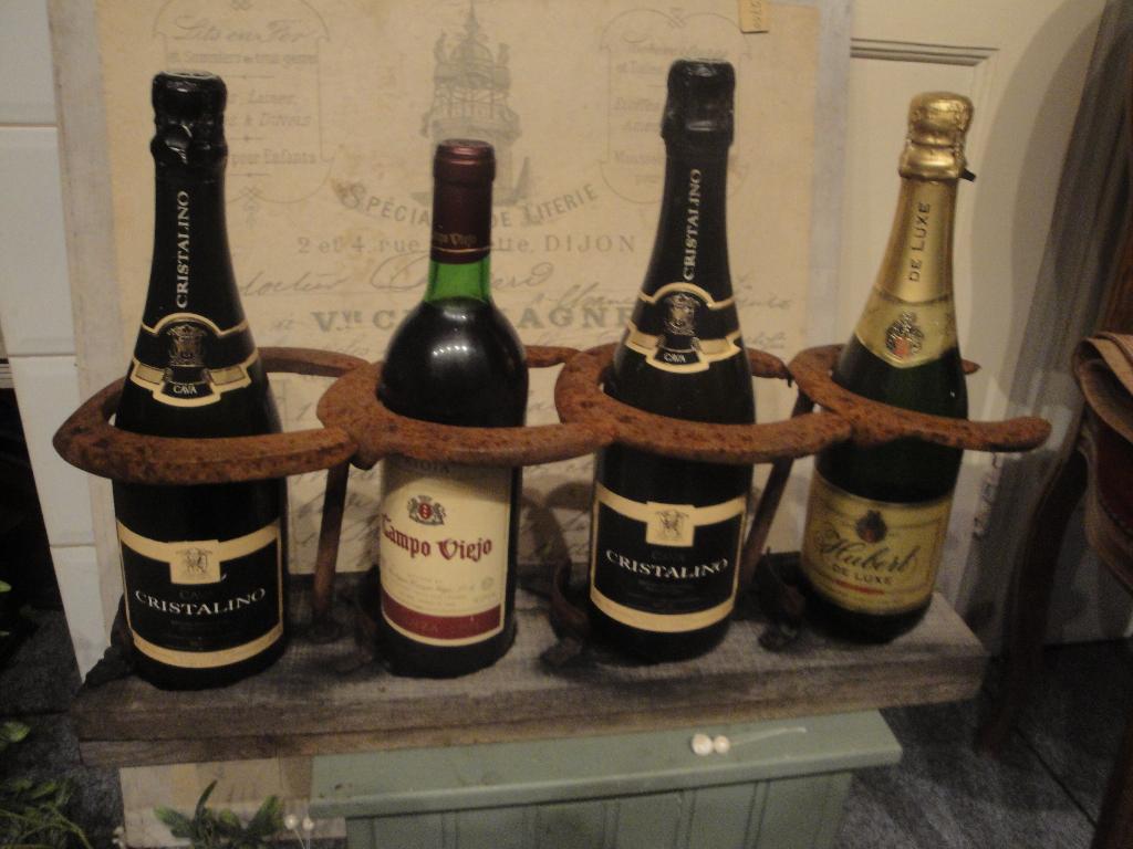 flessenrek van hoefijzers brengen geluk, Antiek en Kunst, Ophalen of Verzenden