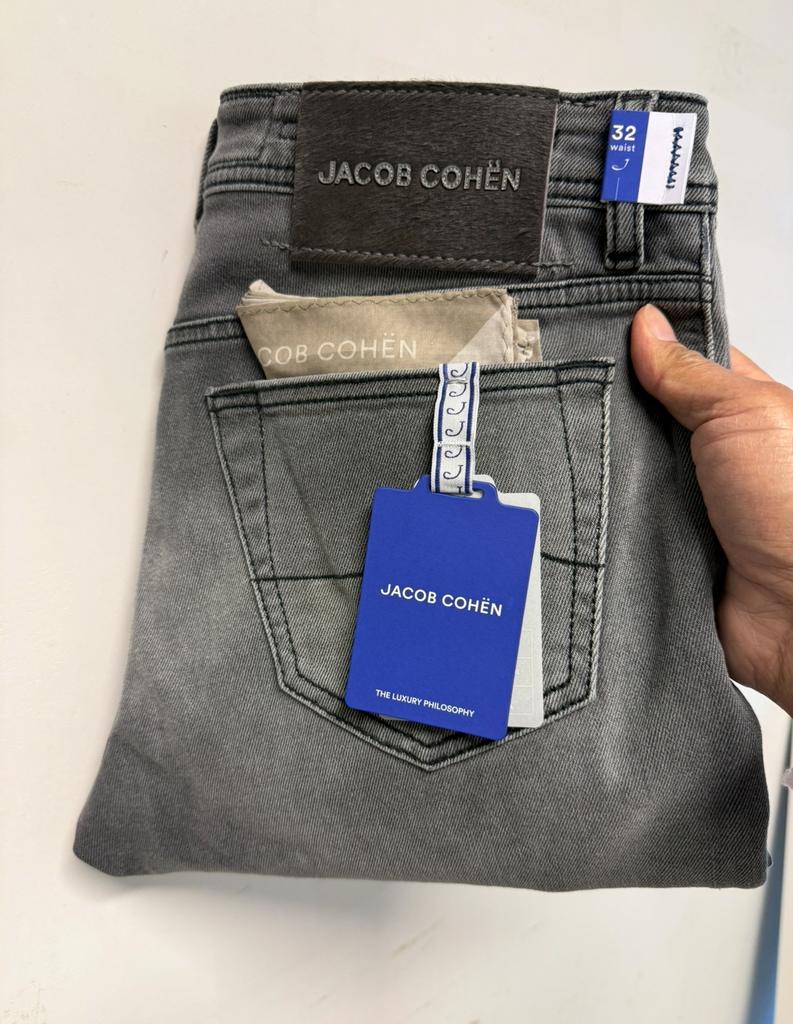 Mooie Jacob Cohen jeans 32 Bard 688 Grijs NEW, Kleding | Heren, Spijkerbroeken en Jeans, Verzenden, Nieuw, Grijs, W33 - W34 (confectie 48/50)