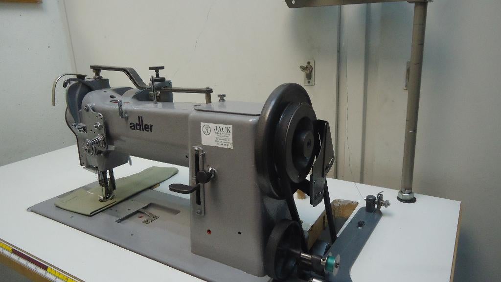 Industrie Naaimachine Adler 3 Voudig Transport(167), Hobby en Vrije tijd, Naaimachines en Toebehoren, Overige merken, Gebruikt