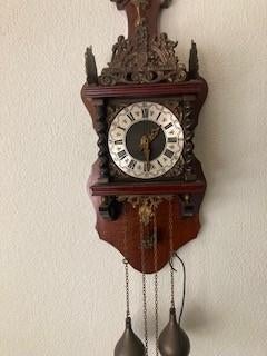 Antieke wandklok, Ophalen