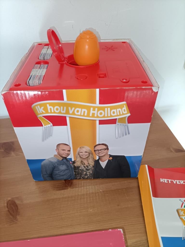 Ik hou van Holland Het verjaardagsspel DE BOM, Ophalen of Verzenden, Zo goed als nieuw