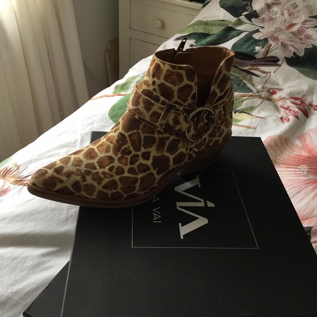 Enkellaarsje via vai, Overige kleuren, Lage of Enkellaarzen, Ophalen of Verzenden, Zo goed als nieuw