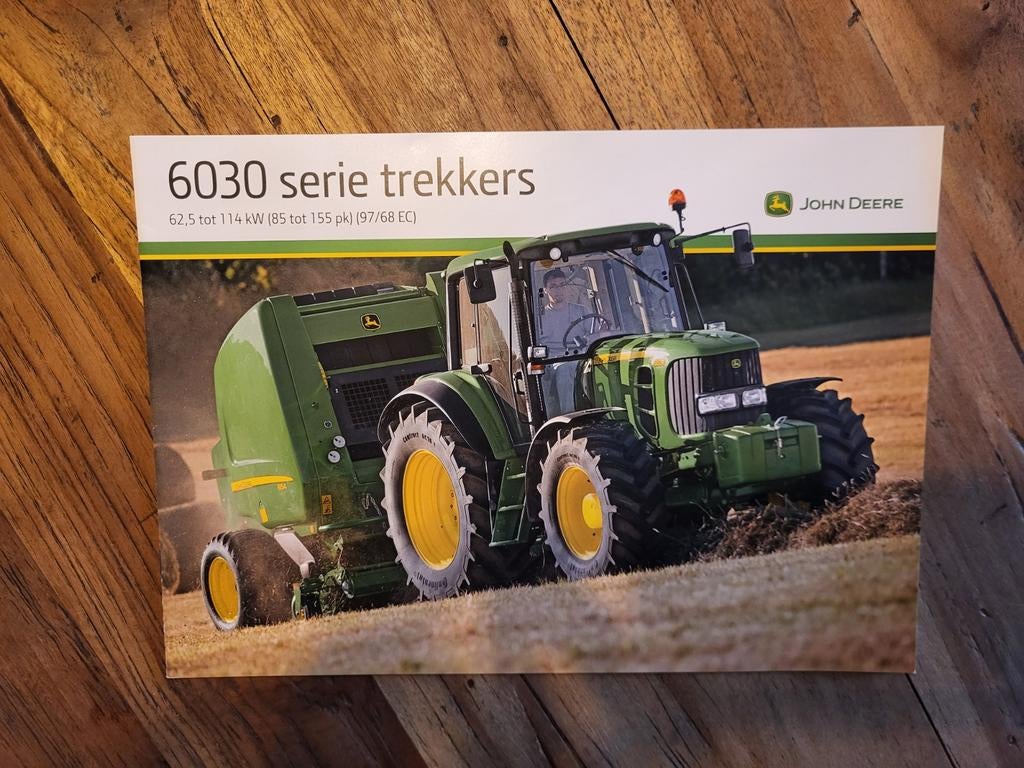tractor folder John Deere 6030 serie trekkers, Boeken, Catalogussen en Folders, Ophalen of Verzenden, Zo goed als nieuw