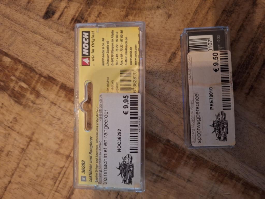 Spoorweg figuren mini, Ophalen of Verzenden, Winkel, Super of Benzinepomp, Zegels, Bonnen of Punten