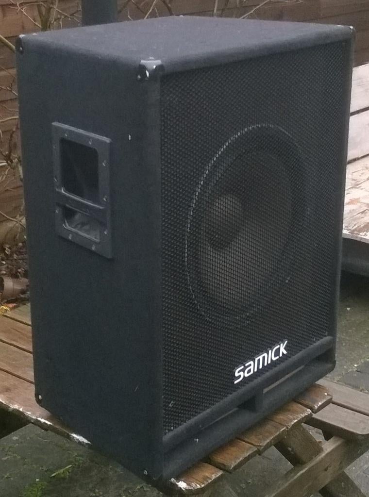 Luidsprekers subs 15 inch 300 - 600 Watt, 2 stuks, Audio, Tv en Foto, Overige merken, Subwoofer, Ophalen of Verzenden, Zo goed als nieuw