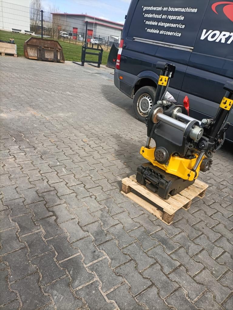 Draaikantelstuk Engcon EC214 Steelwrist Rototilt SMP, Zakelijke goederen, Machines en Bouw | Kranen en Graafmachines, Ophalen of Verzenden