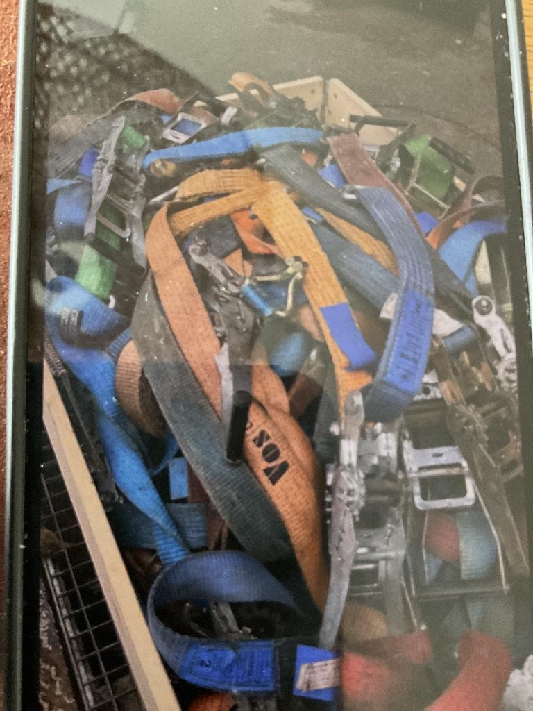 VOLLE KIST MET SPANBANDEN, Ophalen, Gebruikt, Handmatig