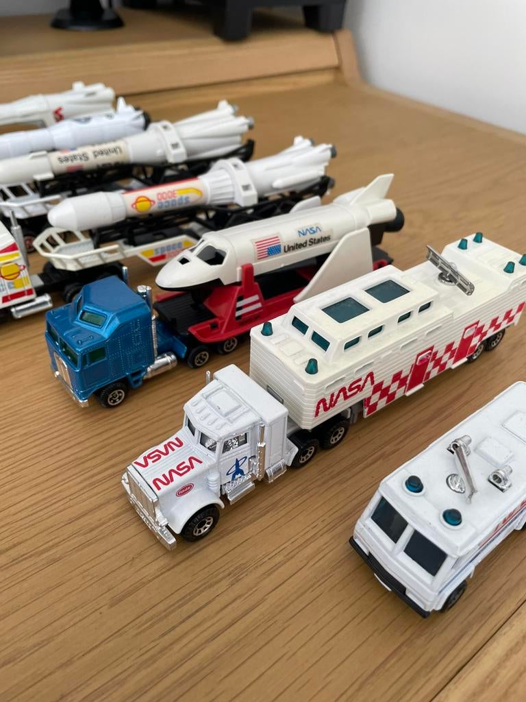 7 stuks space trucks Nasa Esa Matchbox-Majorette-Siku, Hobby en Vrije tijd, Modelauto's | Overige schalen, Ophalen of Verzenden