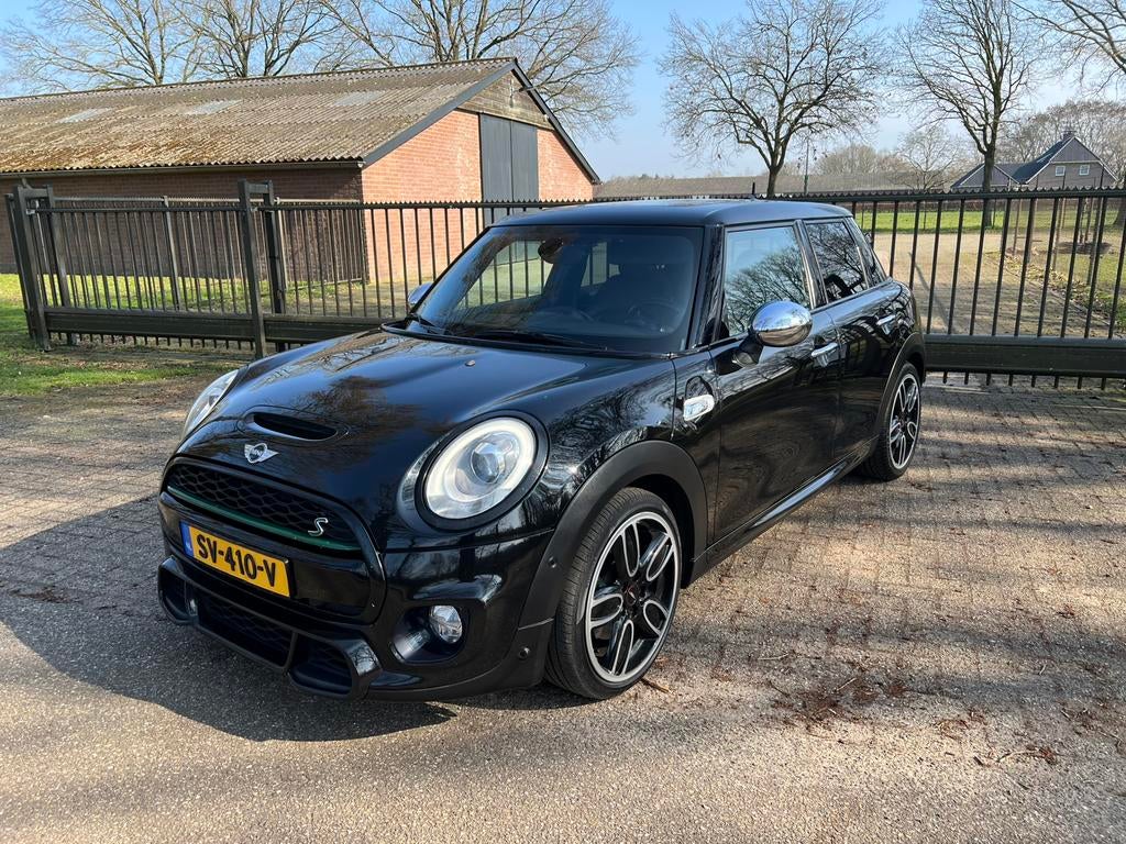 Mini Cooper 2.0 S John Cooper Works |Pano| H&K |LED| Leder|, Auto's, 1998 cc, Euro 6, Zwart, Bruin