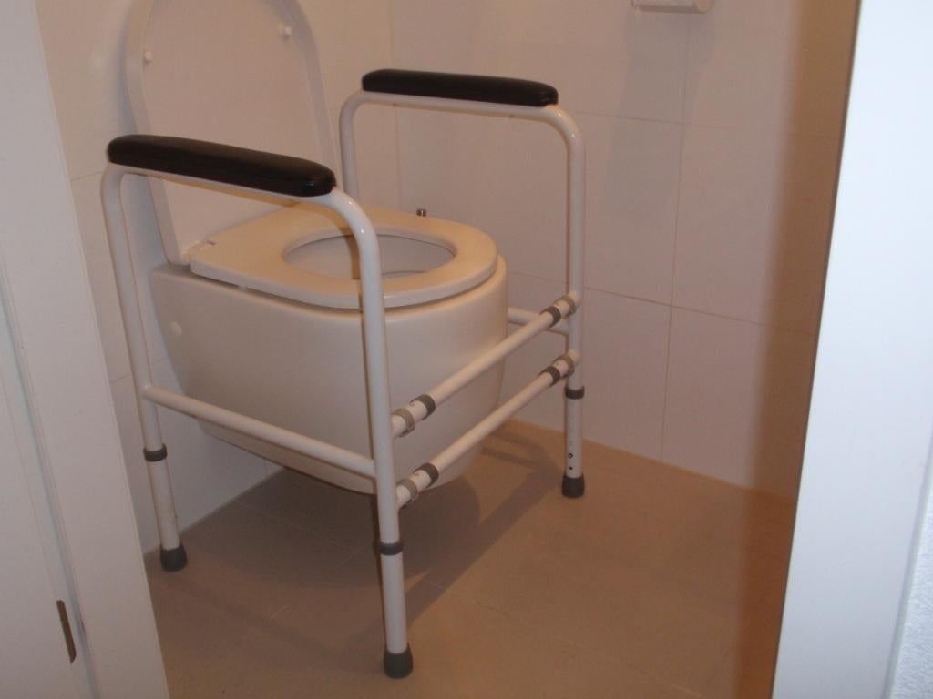 toiletrek in hoogte verstelbaar, Diversen, Ophalen of Verzenden, Zo goed als nieuw