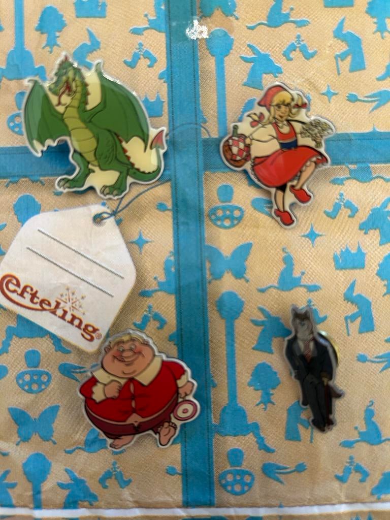 Efteling pins  - Draak, Roodkapje, Wolf, Holle Bolle Gijs, Ophalen of Verzenden, Zo goed als nieuw, Button of Speldje