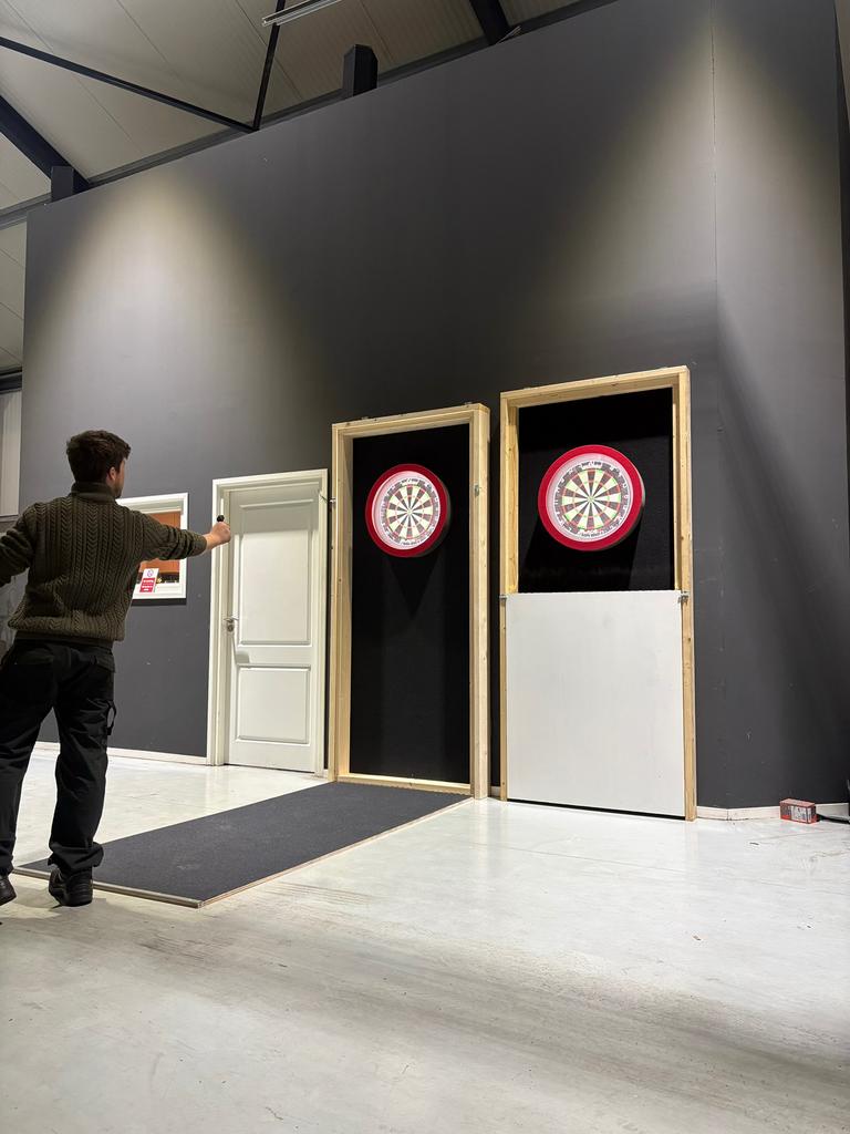 Dartbaan perfecte worpafstand. – Inklapbaar & direct klaar!, Sport en Fitness, Darts, Nieuw, Dartbord, Ophalen of Verzenden