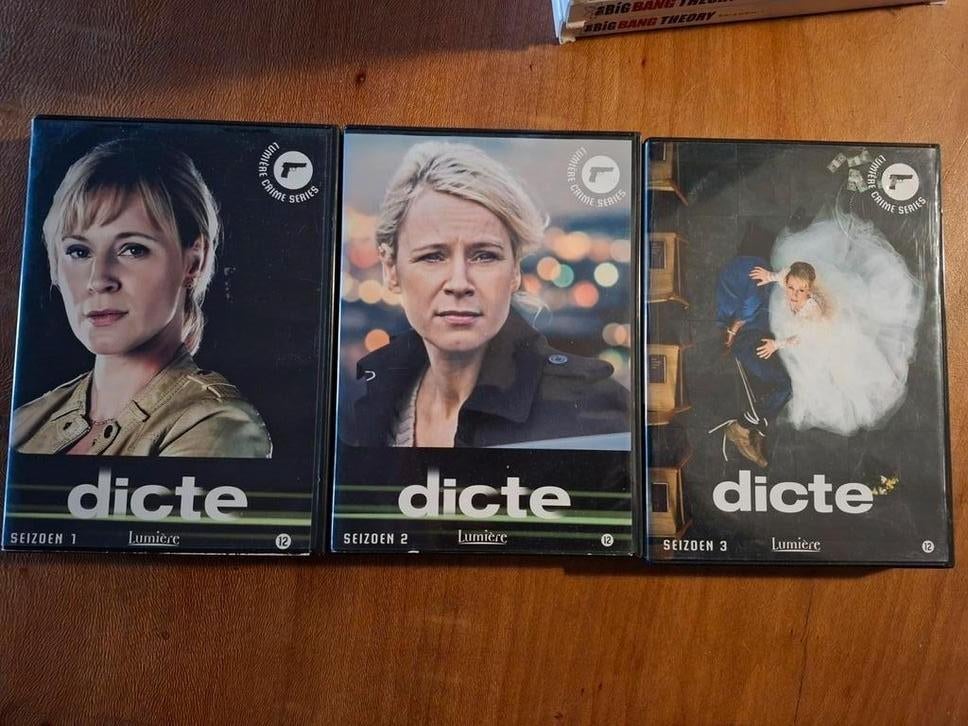 Dicte seizoen 1, 2 en 3, Cd's en Dvd's, Alle leeftijden, Ophalen of Verzenden, Zo goed als nieuw, Komedie