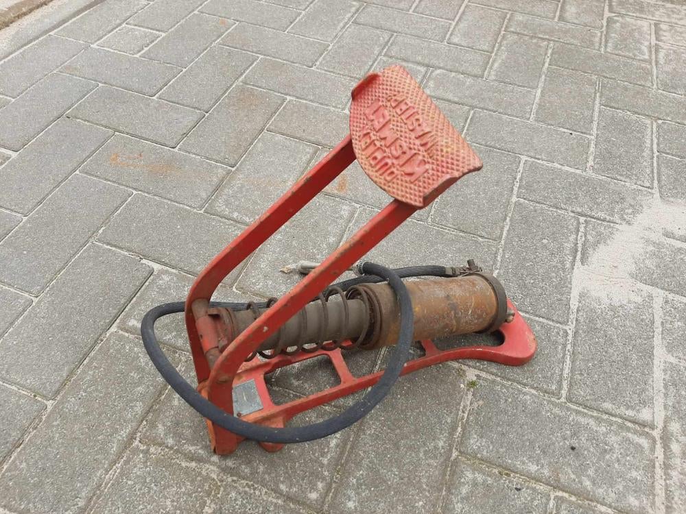 Antieke voetpomp van het merk KISMET MASTER., Ophalen of Verzenden