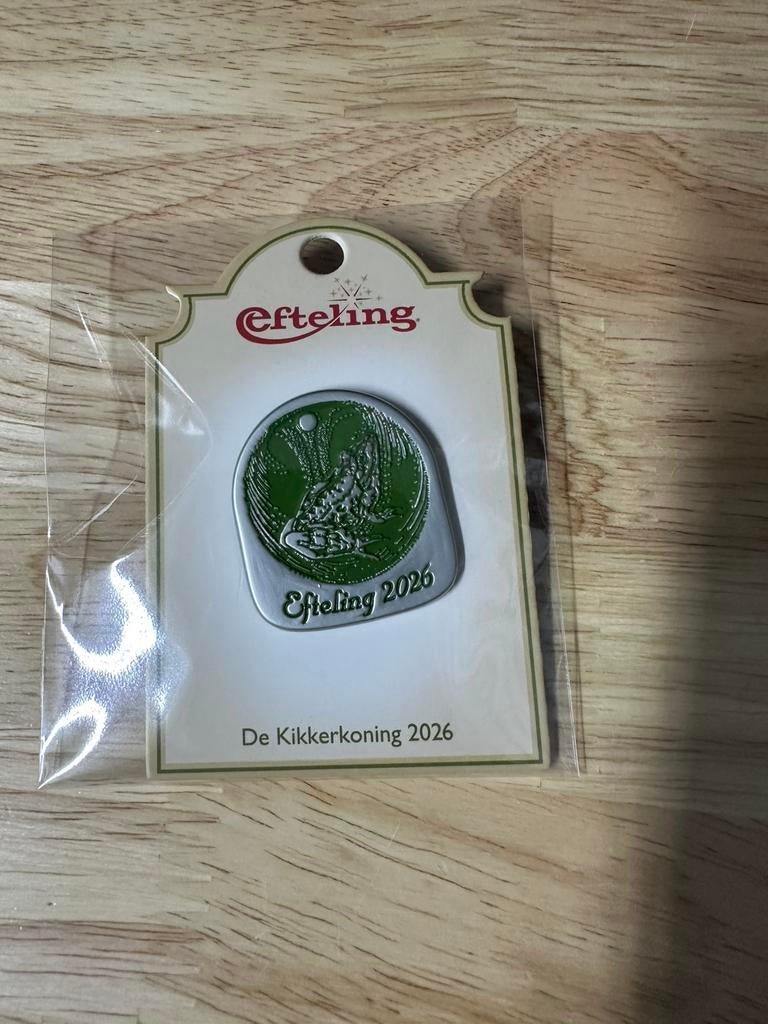 Efteling jaar pin 2026, Verzamelen, Efteling, Ophalen of Verzenden, Nieuw, Button of Speldje