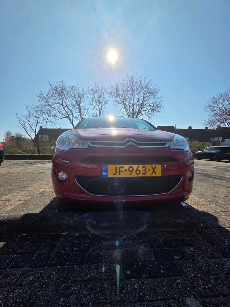 Citroën C3 1.2 Puretech S&S 82pk ETG 2016 Rood, 40 €/maand, 1199 cc, 23 km/l, Origineel Nederlands