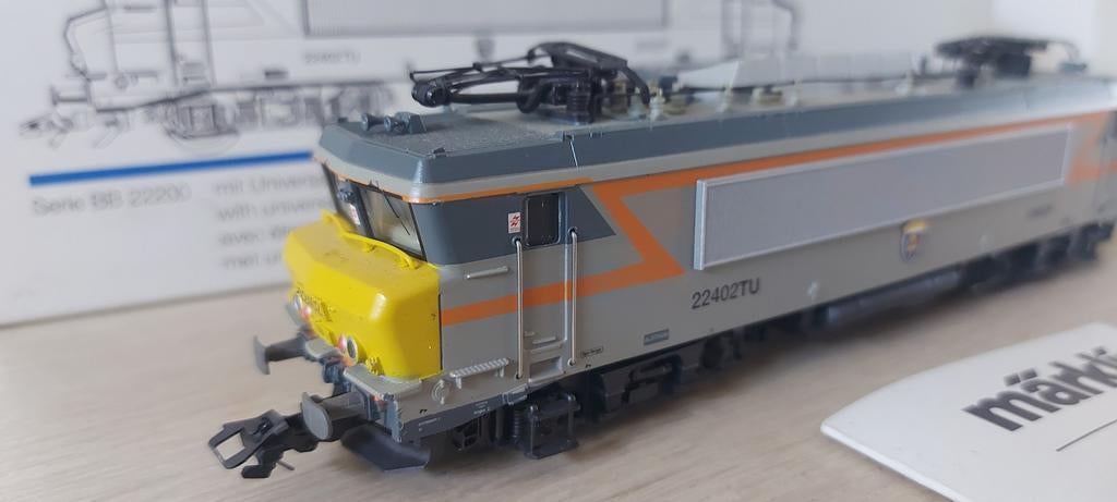 Märklin SNCF BB 22402 tunnelloc dig artnr 83320 in ovp, Wisselstroom, Locomotief, Ophalen of Verzenden, Zo goed als nieuw