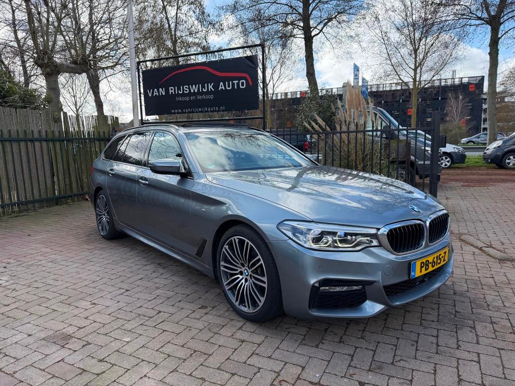 BMW 5-serie Touring 520d High Exe M-Sport 360Cam Dealer Ond, Automaat, Achterwielaandrijving, Euro 6, 2000 kg