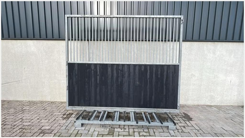 Tussenwand boven tralies | 2880 x 2400 mm. | B-Keuze, Weidegang, 4 paarden of pony's of meer