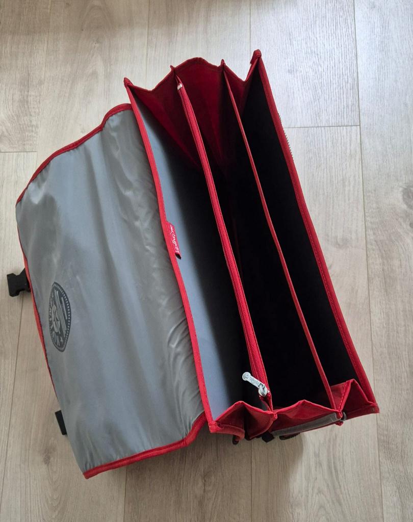 Tas, schooltas,laptoptas, rood, Sieraden, Tassen en Uiterlijk, Tassen | Schooltassen, Ophalen, Overige typen, 40 tot 50 cm, Zo goed als nieuw