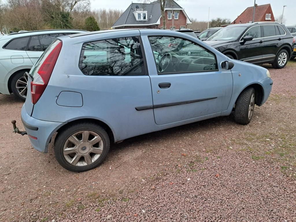 Fiat PUNTO 1.2 i 60 Pk Yong 3 Drs. Airco, Lmv, Gebruikt, 4 cilinders, Met garantie (alle), Bedrijf