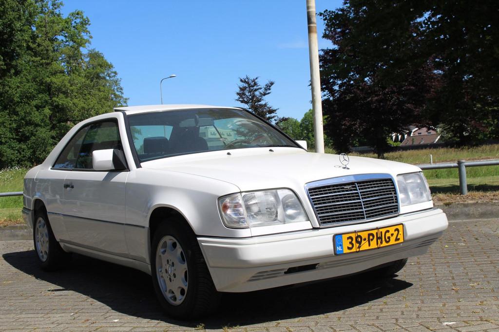 Mercedes-Benz E-Klasse 220 Elegance *94000KM!* ALS NIEUW! Vo, Auto's, Voorwielaandrijving, Stof, 2199 cc, 150 pk