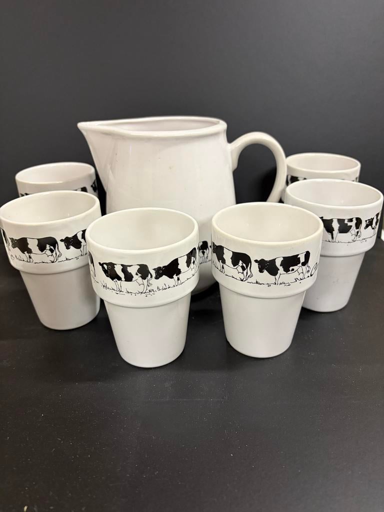Melkkan en bekers met koeienprint, Gebruikt, Keramiek, Overige typen, Ophalen of Verzenden