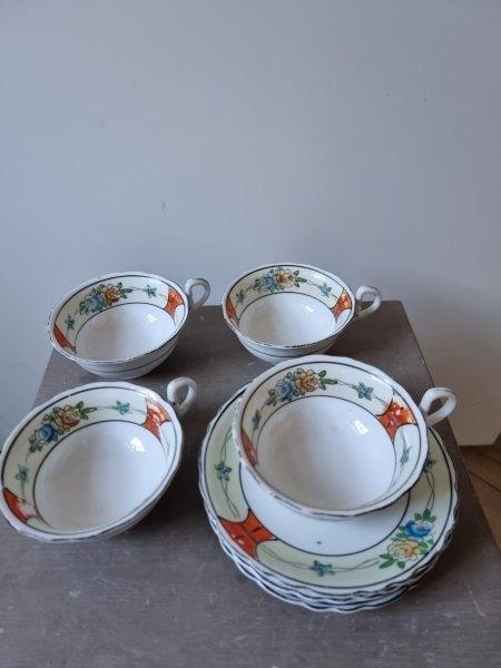 Vier oude kop en schotels, Ophalen