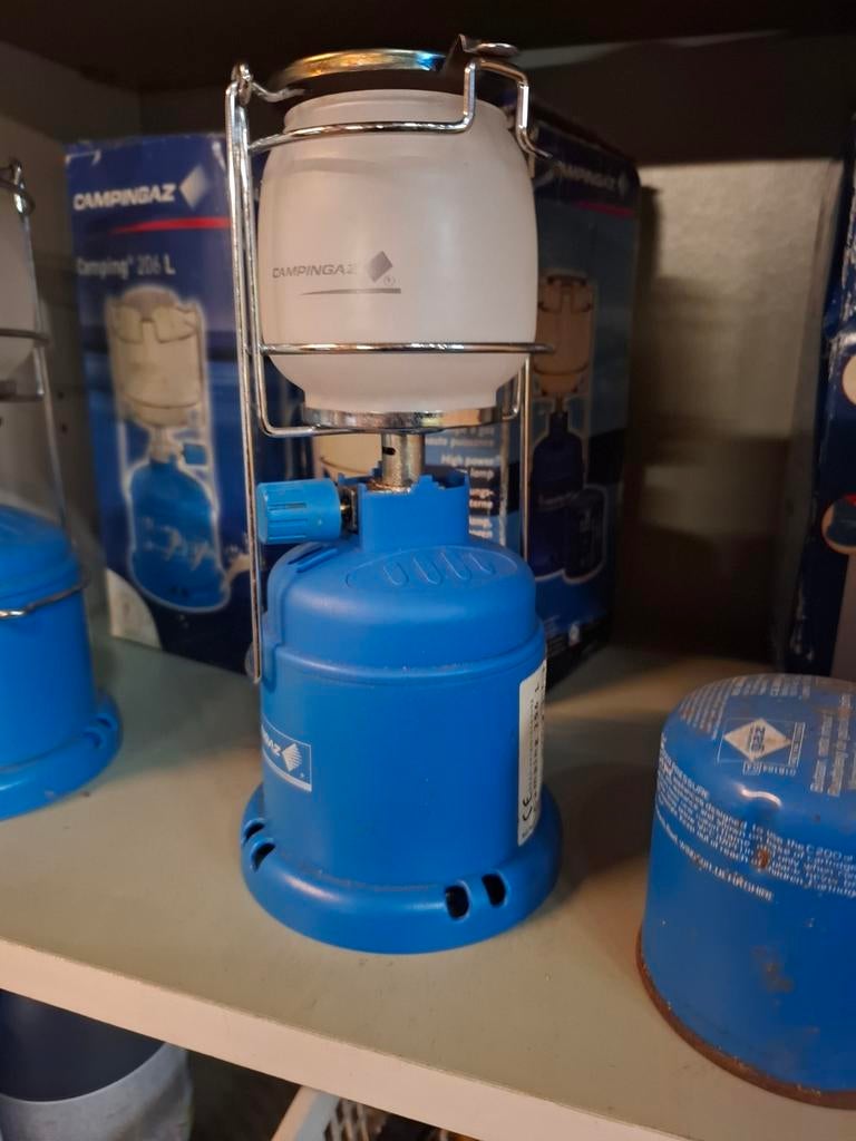 4 Campingaz gaslampen met kousjes en gasbusjes, Ophalen of Verzenden, Gebruikt