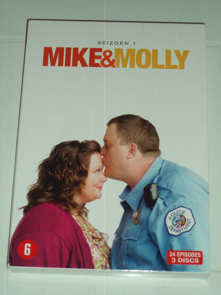 MIKE & MOLLY - Seizoen 1, 3xDVD, 24 Afl., 8 uur, z.g.a.n., Vanaf 6 jaar, Ophalen of Verzenden, Zo goed als nieuw, Komedie