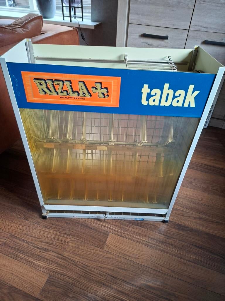 Rizla + tabak display, Ophalen