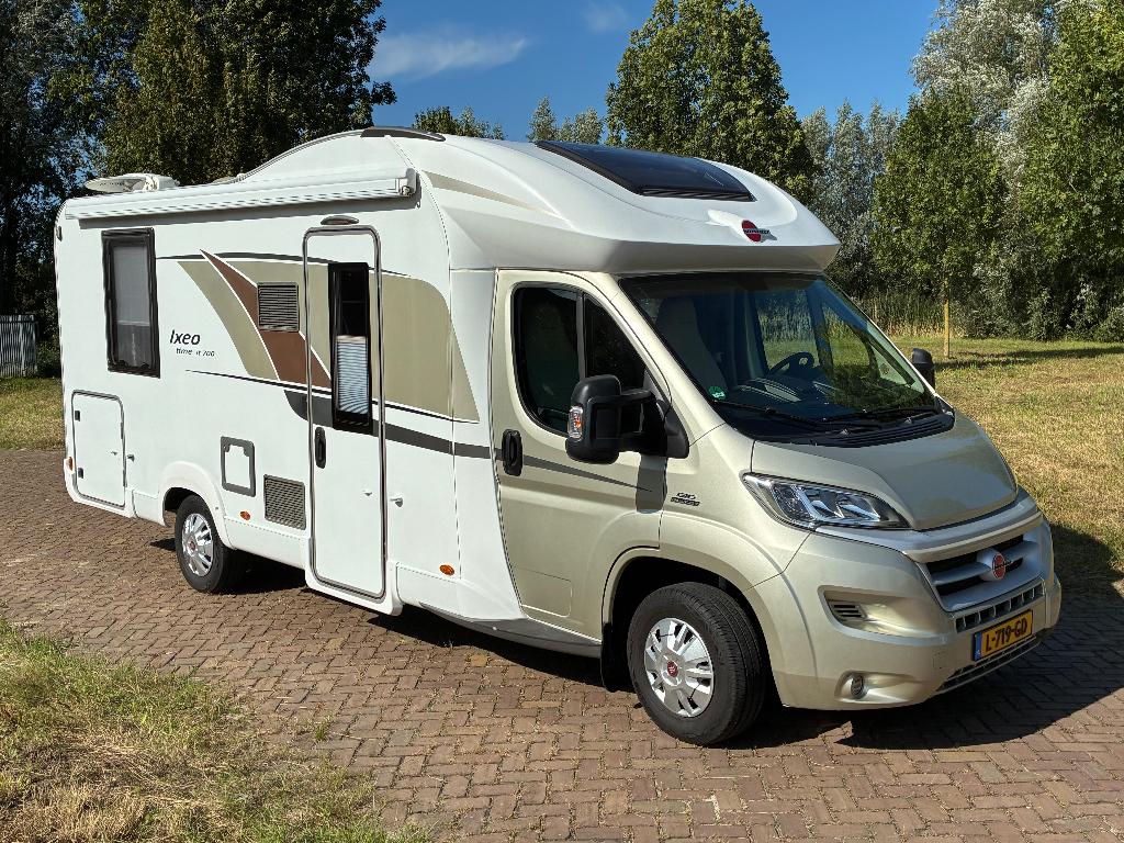 Bürstner Ixeo IT700, Queensbed + Hefbed TOPSTAAT 39.500 km, Caravans en Kamperen, Ringverwarming, Fiat, 7 tot 12 maanden geleden