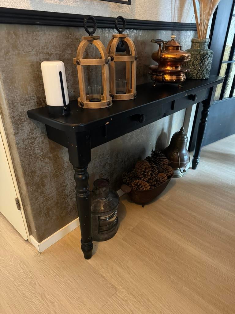 Zwarte sidetable, Huis en Inrichting, Tafels | Sidetables, 100 tot 150 cm, Ophalen of Verzenden, Zo goed als nieuw, 25 tot 50 cm