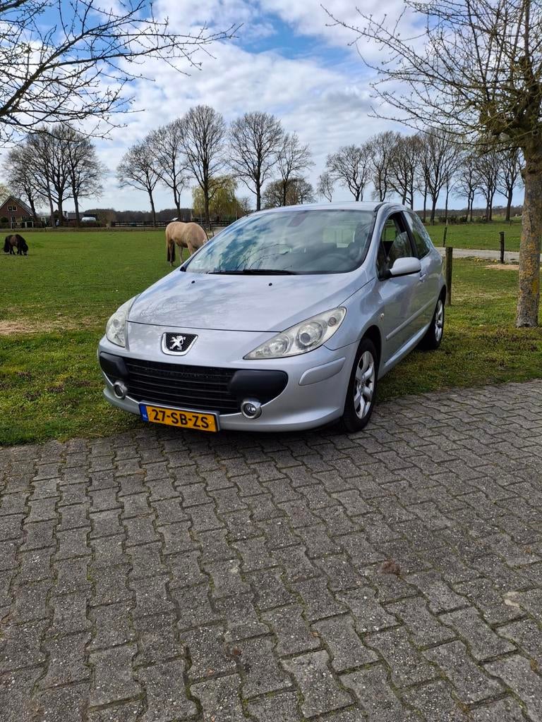 Peugeot 307 1.6 16V XS 3DR AUT 2005 Grijs, Auto's, 4 cilinders, Origineel Nederlands, 1200 kg, 650 kg