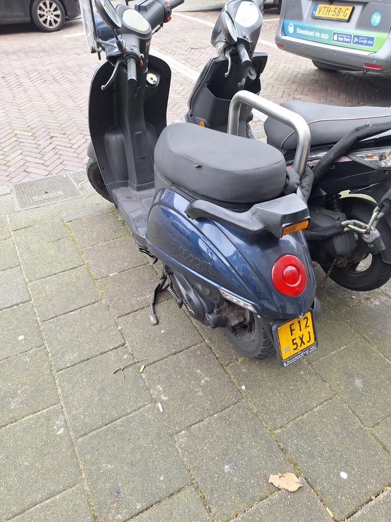 SCOOTER 2014 met helm en slot, Ophalen of Verzenden, Gebruikt, Benzine, Overige merken