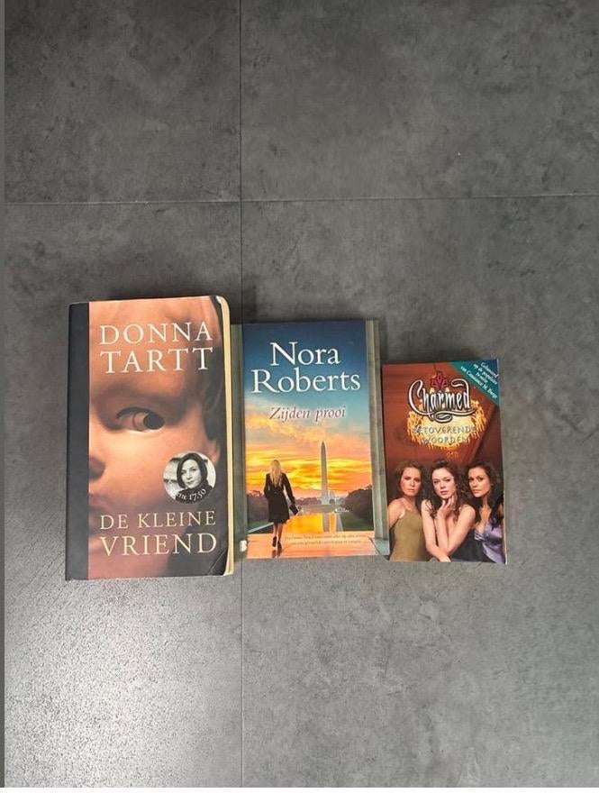 Boeken: Donna Tartt, Nora Roberts, Charmed, Boeken, Ophalen of Verzenden, Gelezen, Nederland