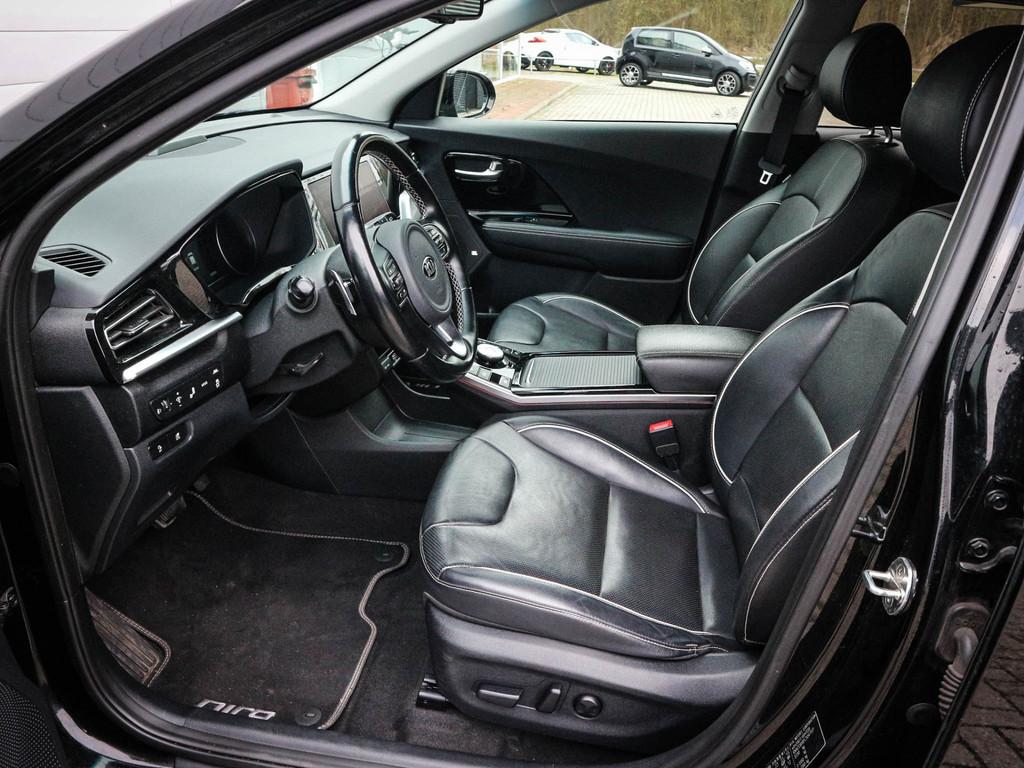 Kia e-Niro ExecutiveLine 64 kWh | Clima | Cruise | Navi | Le, Gebruikt, Zwart, 1712 kg, Zwart
