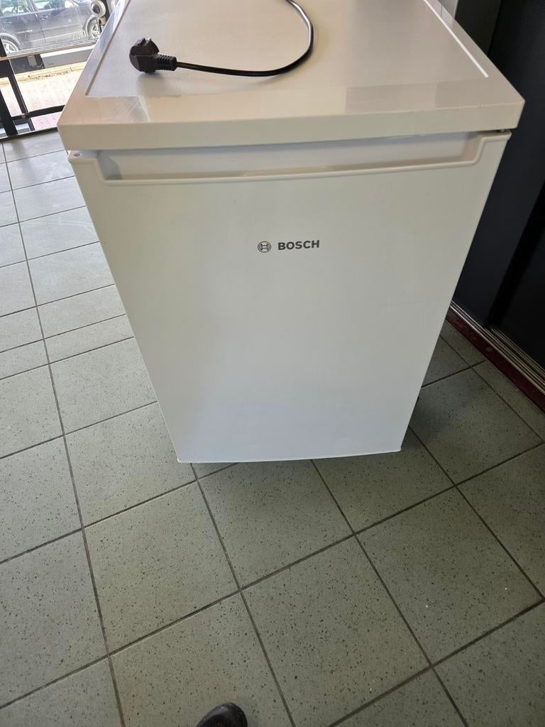 Nette Bosch tafelmodel koelkast met vriezer 119, Witgoed en Apparatuur, Koelkasten en IJskasten, Ophalen, Zonder vriesvak, 200 liter of meer