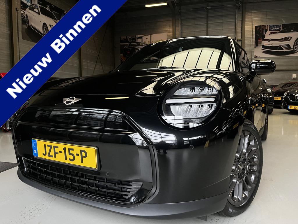 MINI Cooper E Essential XS 40.7 kWh Camera, Head-up display,, Stof, Gebruikt, Zwart, 4 stoelen