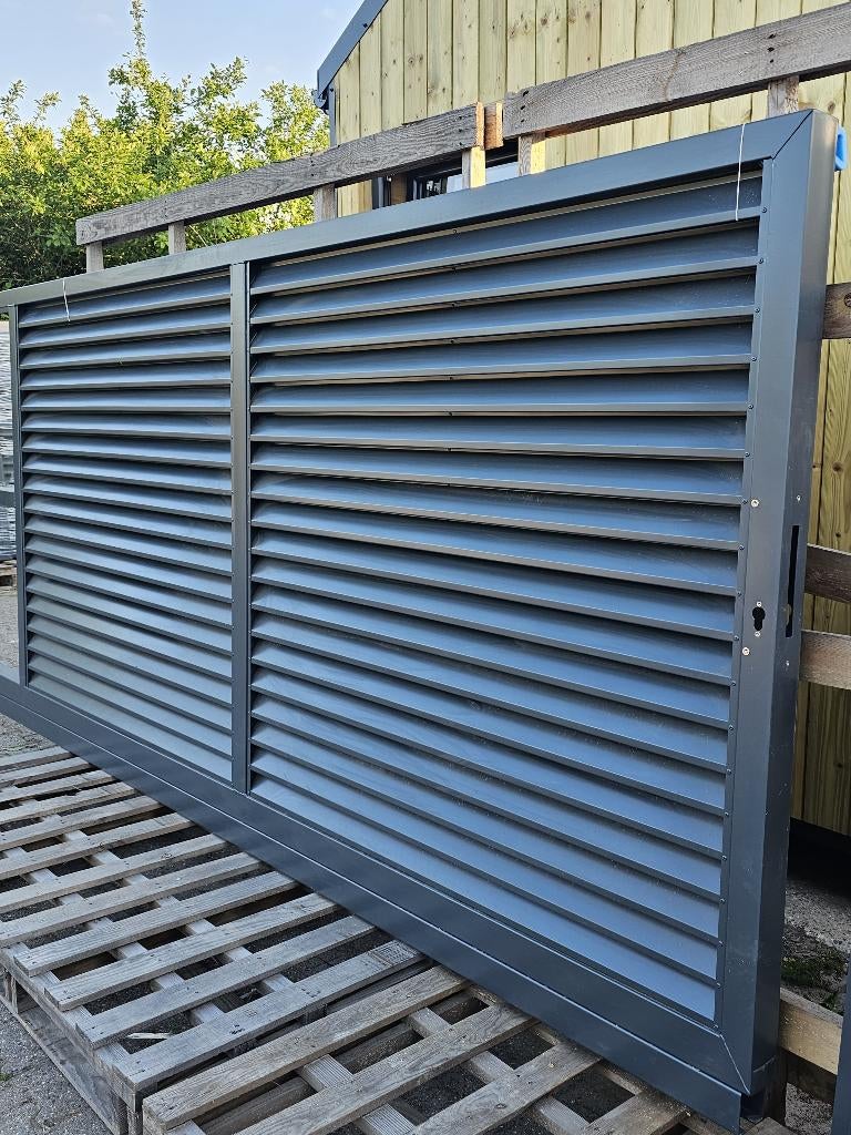 Nieuwe links schuivende schuifpoort: Denver 300x180cm grijs, Met poort, Nieuw, IJzer, Spijlenhekwerk