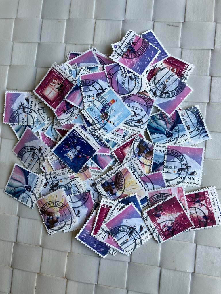 300 decemberzegels 2023 gestempeld en afgeweekt, Ophalen of Verzenden, Na 1940, Gestempeld