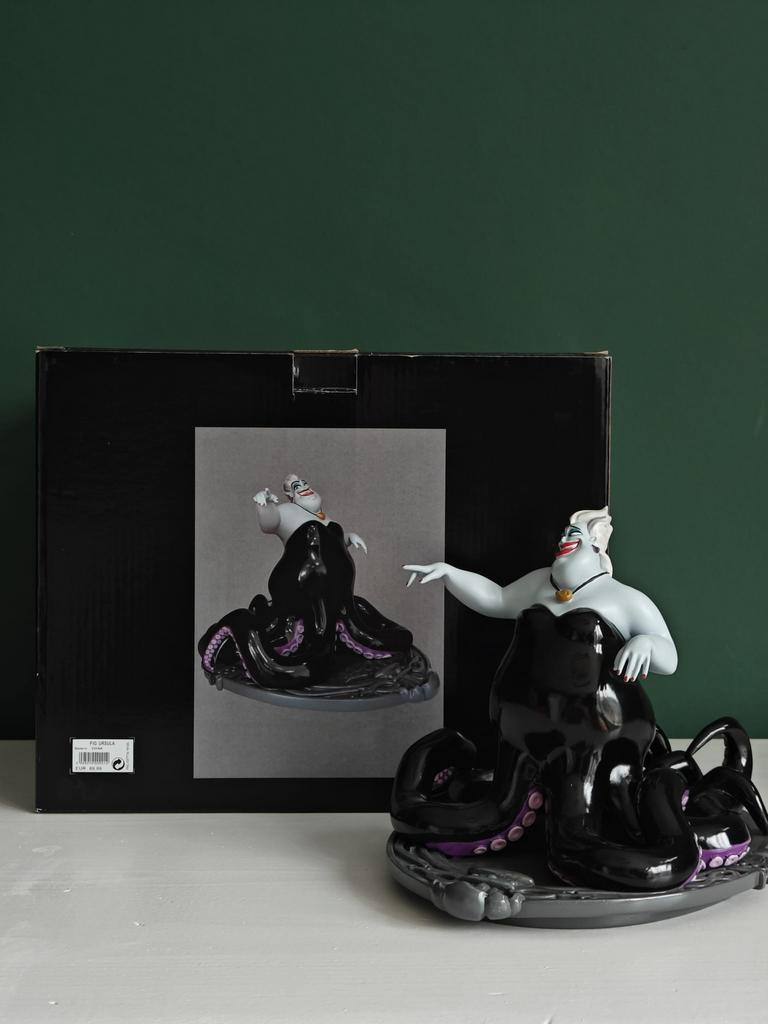 Disneyland Paris Exclusive villians Ursula, Verzamelen, Disney, Ophalen of Verzenden, Pocahontas of Kl. Zeemeermin, Nieuw, Beeldje of Figuurtje