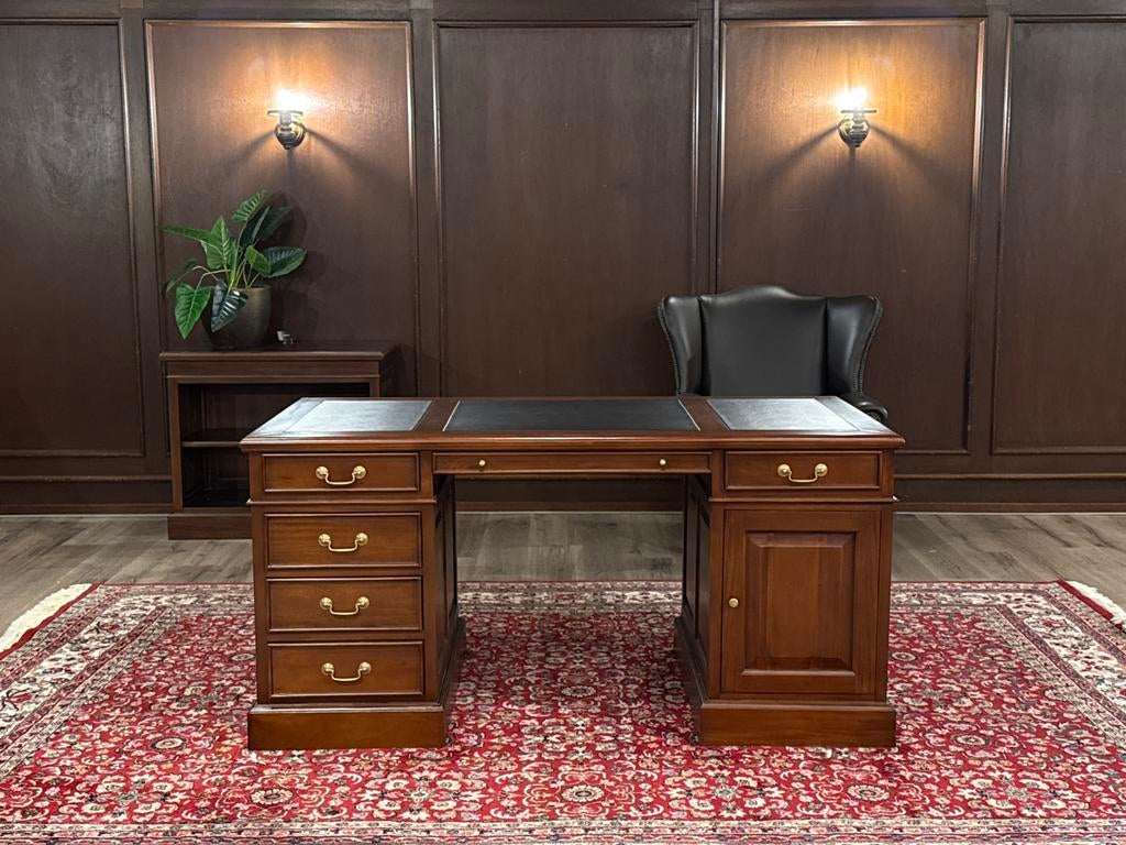 Klassiek Engels bureau #629, Ophalen of Verzenden, Zo goed als nieuw