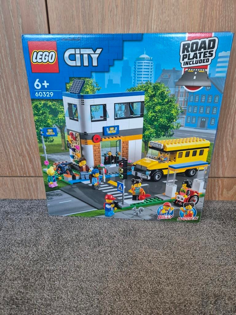 LEGO City 60329 Stadsleven met Winkel en Bus, Ophalen of Verzenden, Zo goed als nieuw, Complete set, Lego