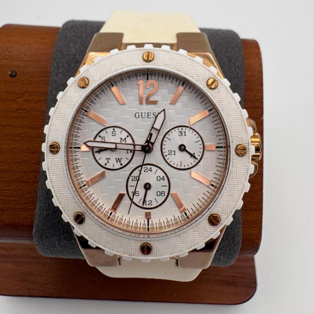 Guess Overdrive dameshorloge W10614L2 - Wit Rosé Creme, Ruilrijk, Zo goed als nieuw, Info@ruilrijk.nl, Neerstraat 60, 6041 KD Roermond