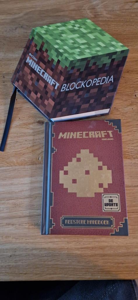 Minecraft Boeken: Blockopedia & Redstone Handboek, Boeken, Ophalen of Verzenden, Zo goed als nieuw, Mojang, Non-fictie