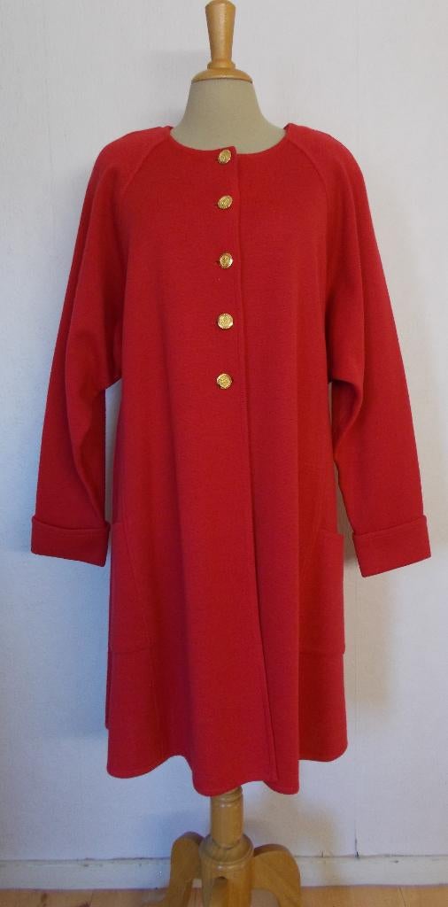 Mooi lang rood 50% wol mix vest van Attitude! L/XL, Kleding | Dames, Verzenden, Zo goed als nieuw, Maat 42/44 (L), Rood