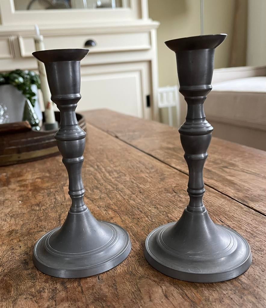 2 tinnen kaarsenhouder. Hoogte 15,5 cm., Antiek en Kunst, Antiek | Kandelaars, Ophalen of Verzenden, Overige materialen