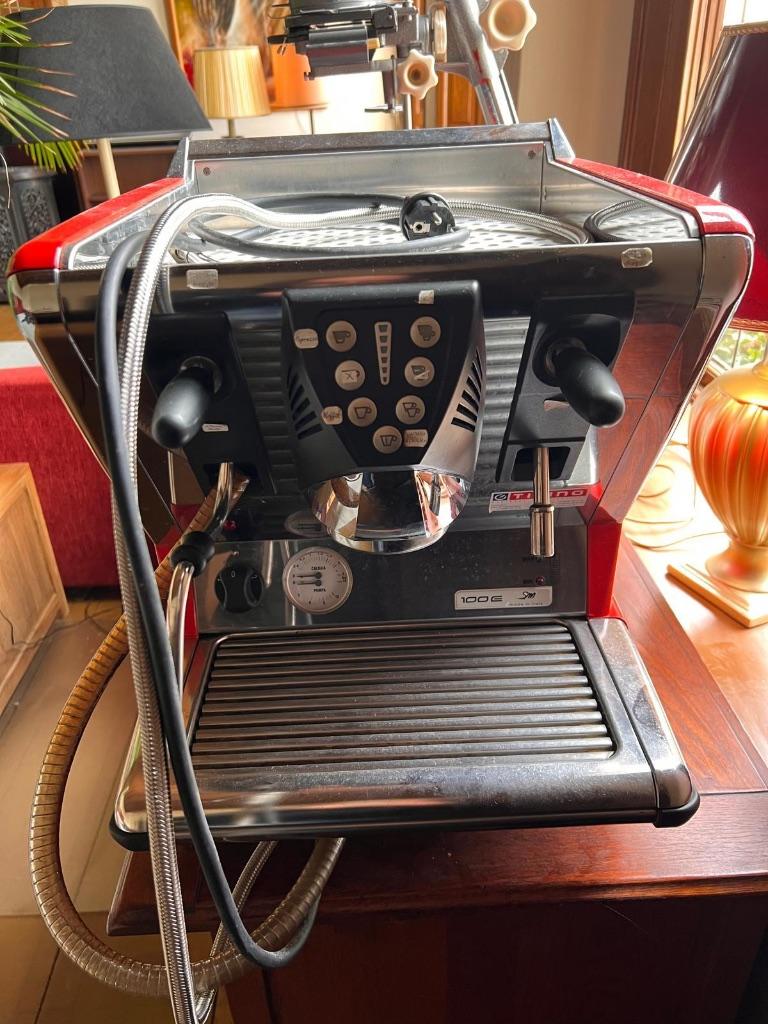 La San Marco 100 E-1 / professionele espressomachine, Espresso apparaat, 10 kopjes of meer, Gemalen koffie, Zo goed als nieuw